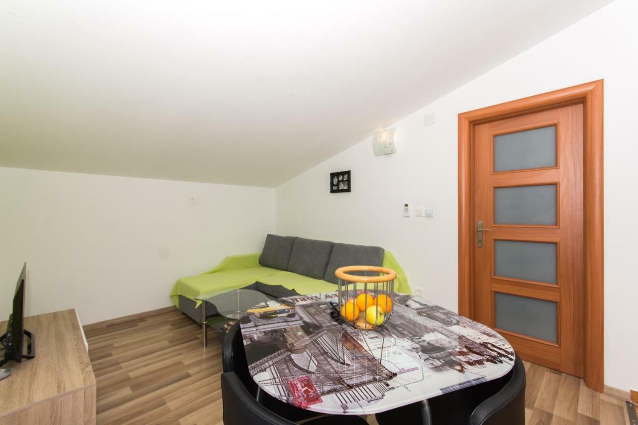 Apartman Island *