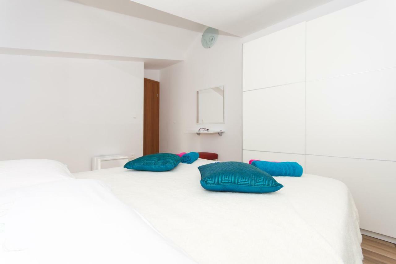 Apartament Island *