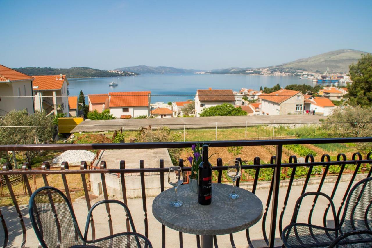 Island * Trogir